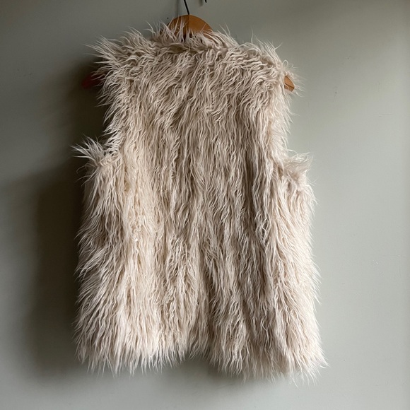 Graham & Spencer Cream Faux Fur Fluffy Vest Size Medium US 6 Chic Vest - Picture 12 of 14
